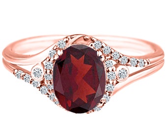 Exquisite 1.45 Carat Garnet Gemstone Ring with Diamonds in 14K Rose Gold.