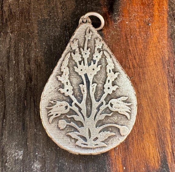 Steampunk Silver-Colored Necklaces - Elegant Vint… - image 4