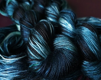 Atolla, hilo vegano teñido a mano, hilo jaspeado, hilo para tejer de grosor fingering/DK, hilo de ganchillo de tencel/bambú/algodón