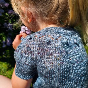 Knitting Pattern, Snowflake Tee, Beginner Friendly Kids Knitwear Tee Pdf Tutorial, Vegan Yarn Summer T-Shirt, Draped Top, Easy Sweater Shirt