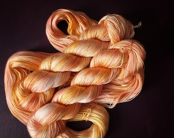 Hilo vegano teñido a mano, color melocotón limón, hilo tencel de grosor fino, hilo para tejer o crochet pintado a mano, hilo brillante para tejer a base de plantas.