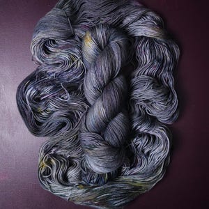 Silber Fuchs Farbverlaufsgarn, handgefärbtes Farbverlaufsgarn, Geschenke für Strickerinnen, Häkelgarn, Geschenke für Strickerinnen, Häkelgarn