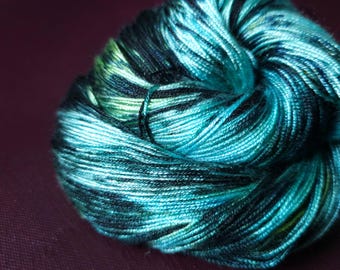 Hilo vegano teñido a mano ~ Iceberg ~ hilo de tencel o bambú de grosor fingering o DK, hilo de algodón mercerizado pintado a mano, hilo para tejer