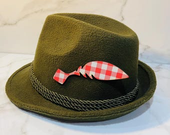 Pin de sombrero de plumas de madera de guinga roja. Pin de sombrero alpino alemán para Oktoberfest. Decoración para sombrero tirolés.