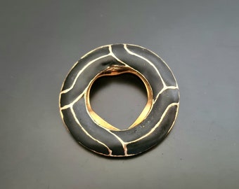 Vintage Black Enamel Round Scarf Clip in Gold Tone Metal