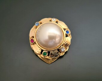 Vintage Faux Pearl and Multicoloured Rhinestone Round Scarf Clip in Gold Tone Metal Imperfect