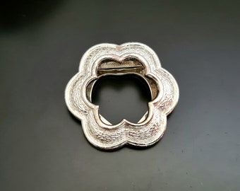 Vintage Flower Designed Scarf Clip in Silver Tone Metal