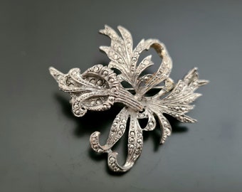 Vintage Marcasite Floral Design Pin Brooch in Silver Tone Metal