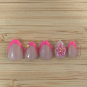 pink French tip press on nails (reusable)
