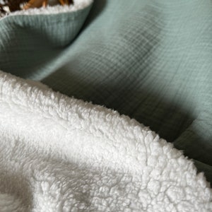 Couverture Sherpa lait et gaze de coton vert sauge Oeko-tex. image 6