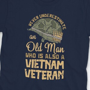Niemals einen alten Mann zu unterschätzen, der auch ein Vietnam Veteran im Ruhestand Ist, Veteranen Geschenk, Veteranentag Soldat Wertschätzung