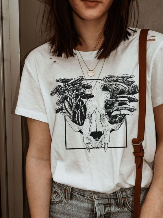 Nu Goth Aesthetic Shirt, Gothic Alternative Clothes Nu Goth Streetwear Animal Skull Shirt E Girl Shirt Vsco E Girl Aesthetic Soft Grunge tee