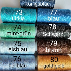May include: Eight spools of thread with different colors and numbers. The colors are turquoise, mint green, light blue, dark blue, black, brown, gold, and a darker blue. The numbers are 72, 73, 74, 75, 76, 77, 78, 79, 80. The text on the spools reads "k&ouml;nigsblau", "t&uuml;rkis", "mint-gr&uuml;n", "eisblau", "hellblau", "blau", "Schwarz", "braun", and "gold-gelb".