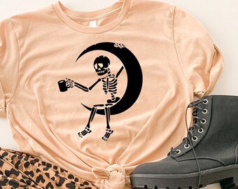 Skelett T-Shirt, Skelett auf Mond, Mond T-Shirt, Kaffee Shirt, Skelett Shirt, Gothic Shirt, Halloween Shirt, Halloween Shirt