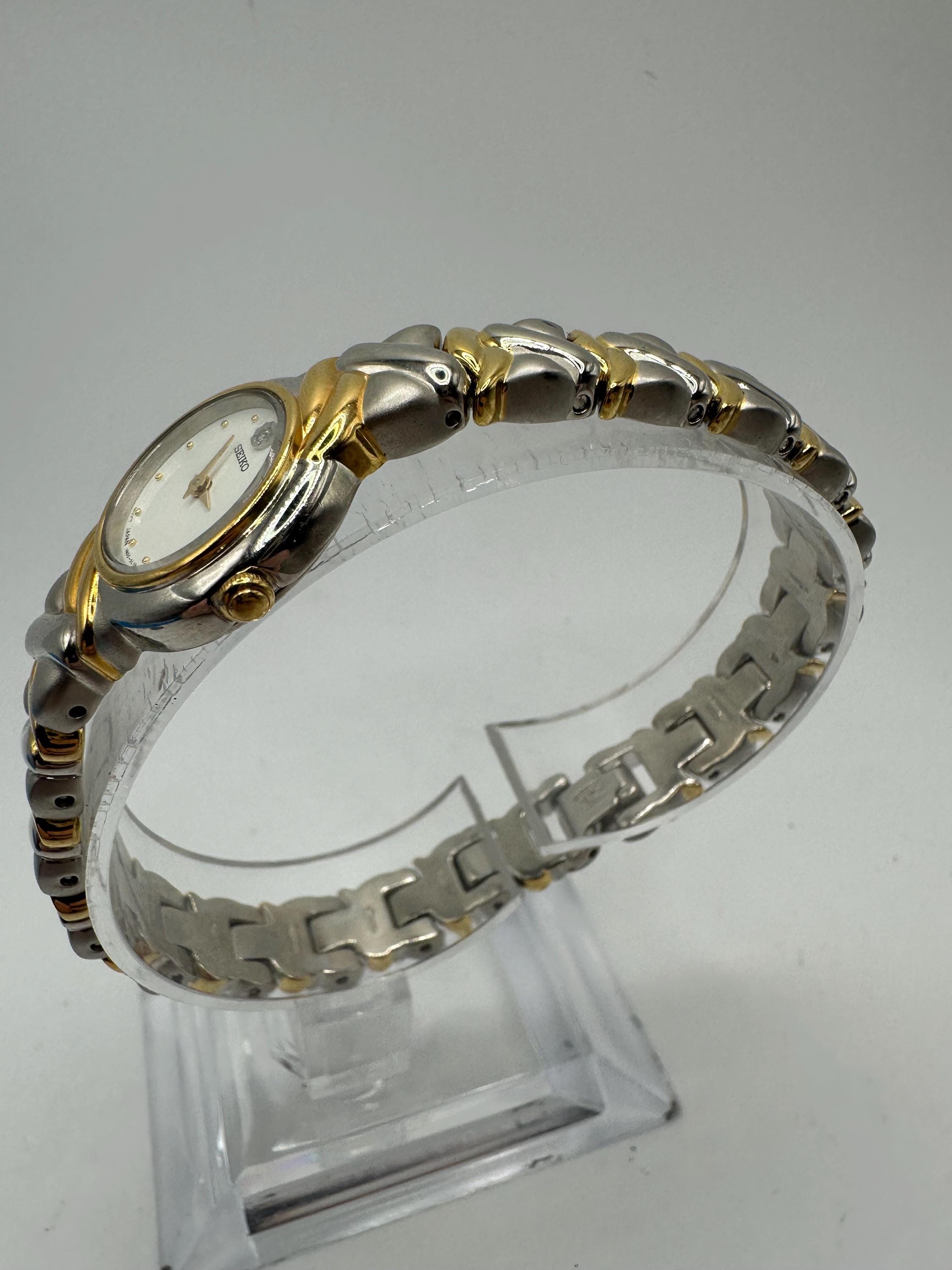 Vintage Seiko 1N00 Ladies Gold Silver Tone Circle Dress 