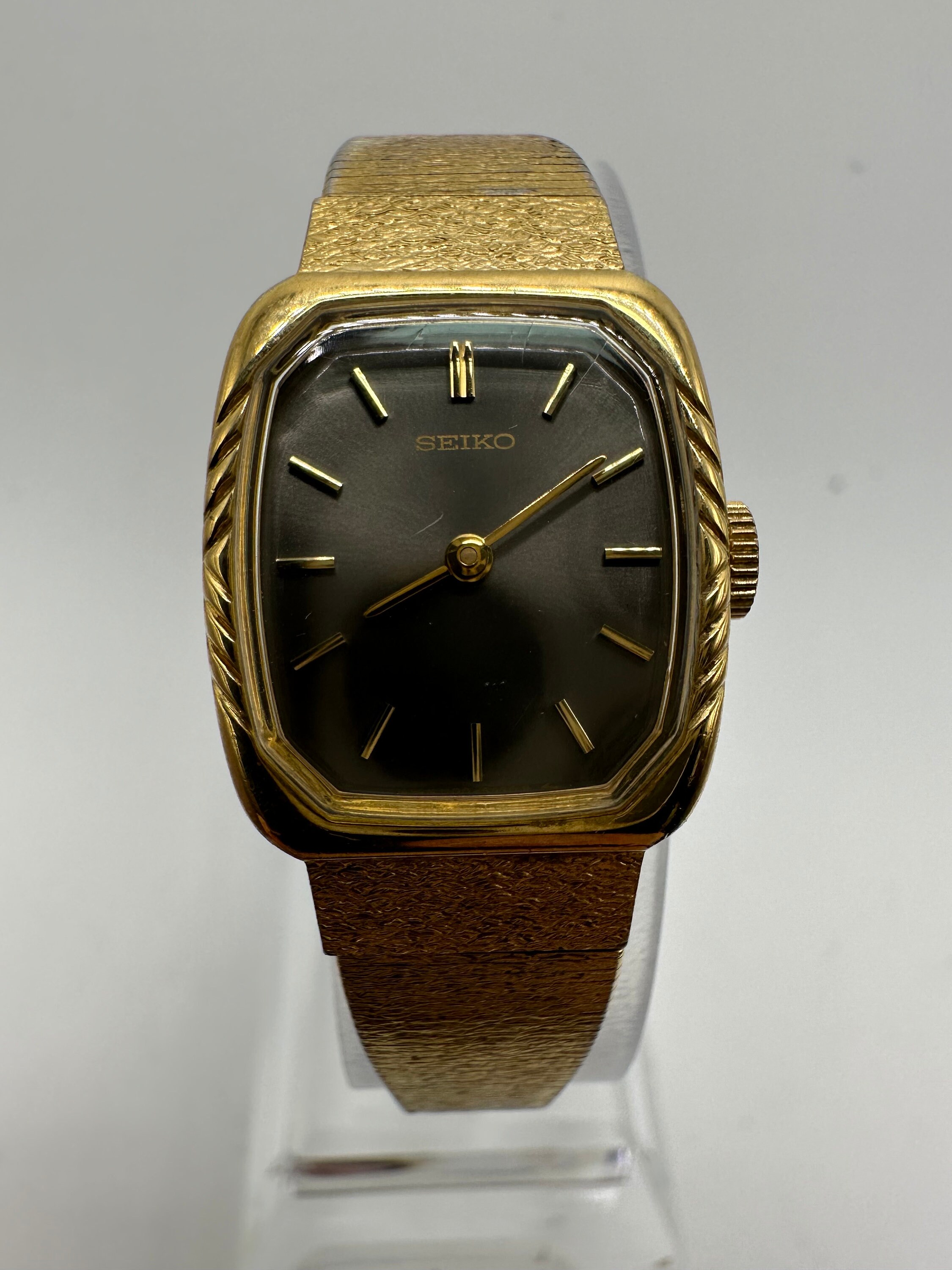 Vintage Seiko 1100 Ladies Mechanical Hand Wind Gold Tone  display picture 1
