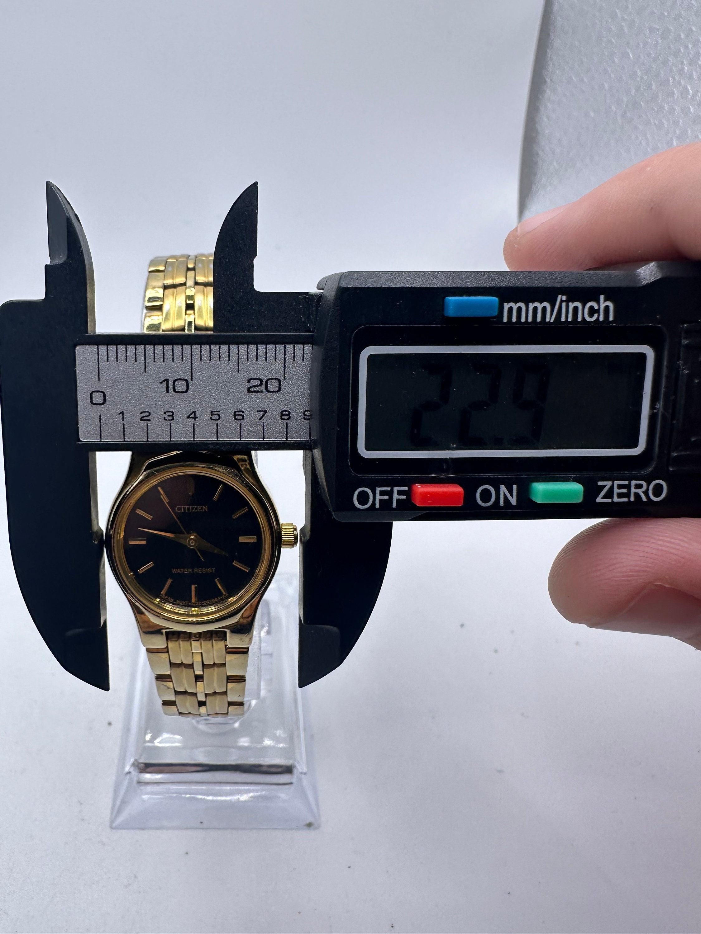 Vintage Citizen 1032 Gold Tone Ladies Watch Black Face
