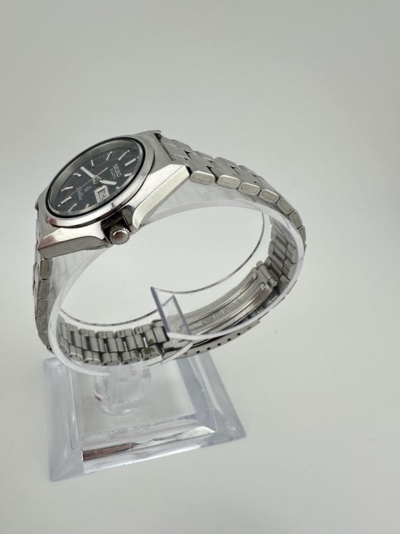 Seiko Silver Wave Vintage Day Date Silver Tone Ladies Watch Dark