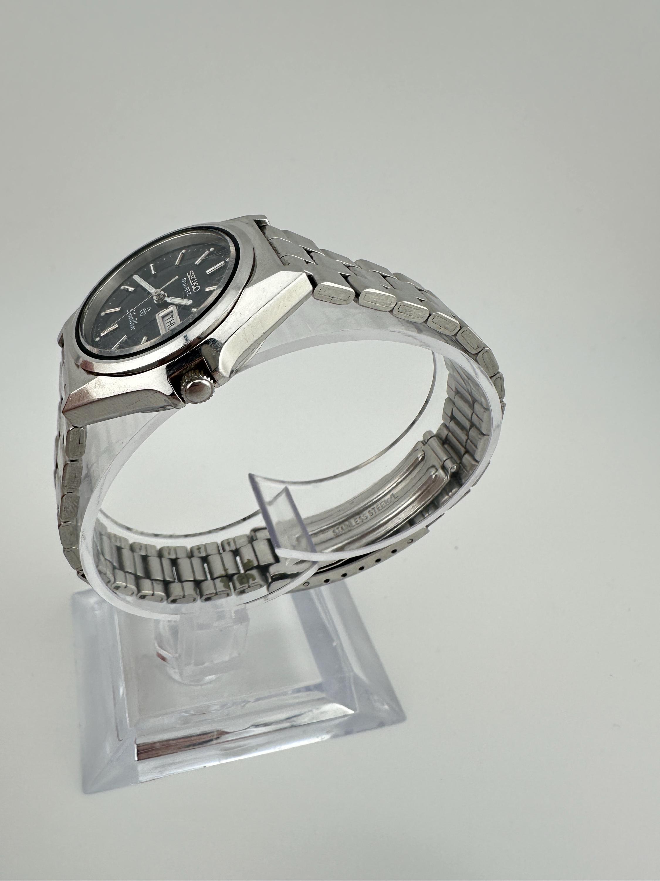 Seiko Silver Wave Vintage Day Date Silver Tone Ladies Watch Dark