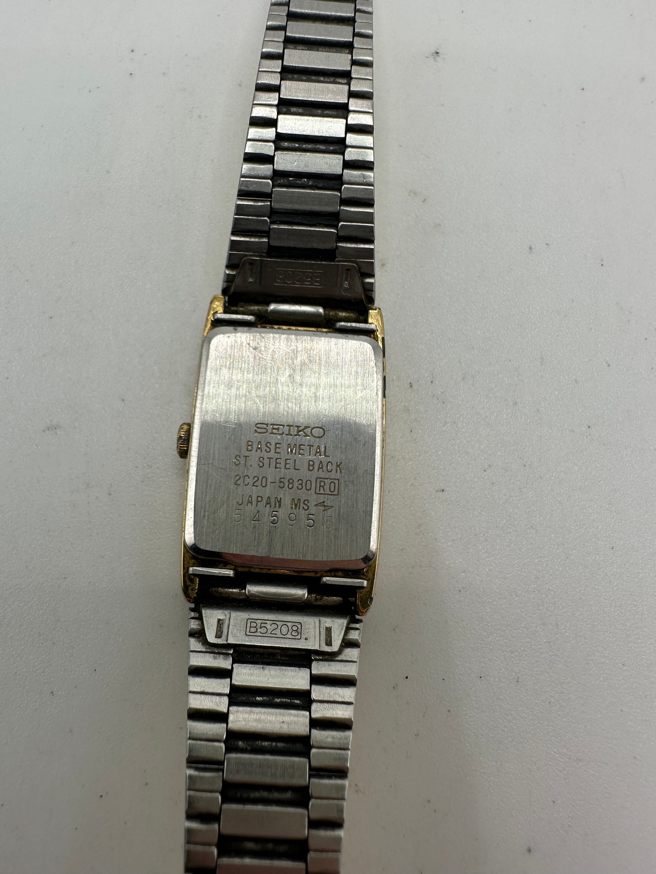 ヴィンテージ SEIKO 懐中時計 2C20-0160 オールド 1980s Vintage Seiko 2C20 Gold Tone Ladies Tank Watch Adjustable