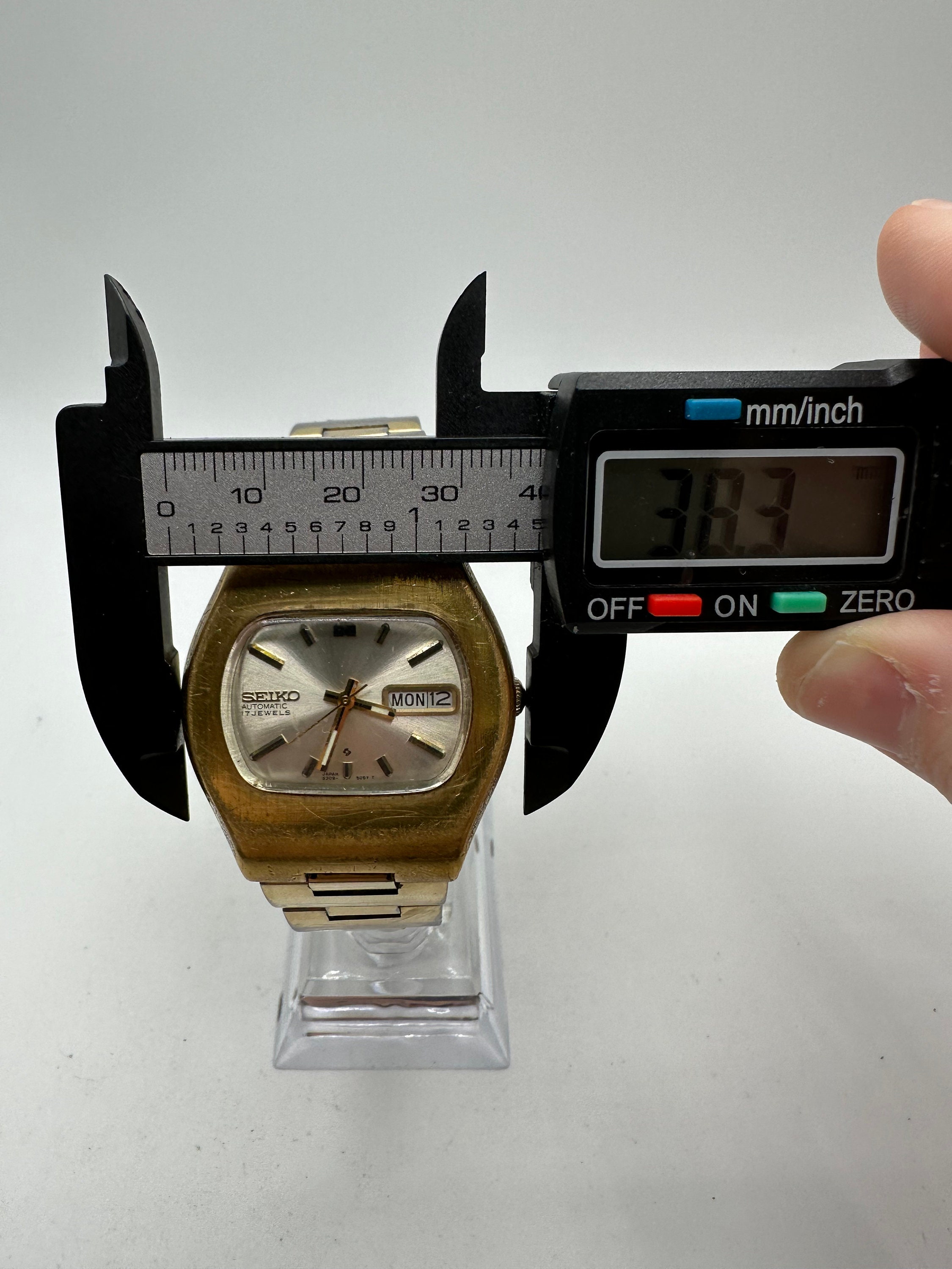 時計 SEIKO vintage watch RARE VINTAGE SEIKO SILVER WAVE Z 7123-8070 QUARTZ DIVER