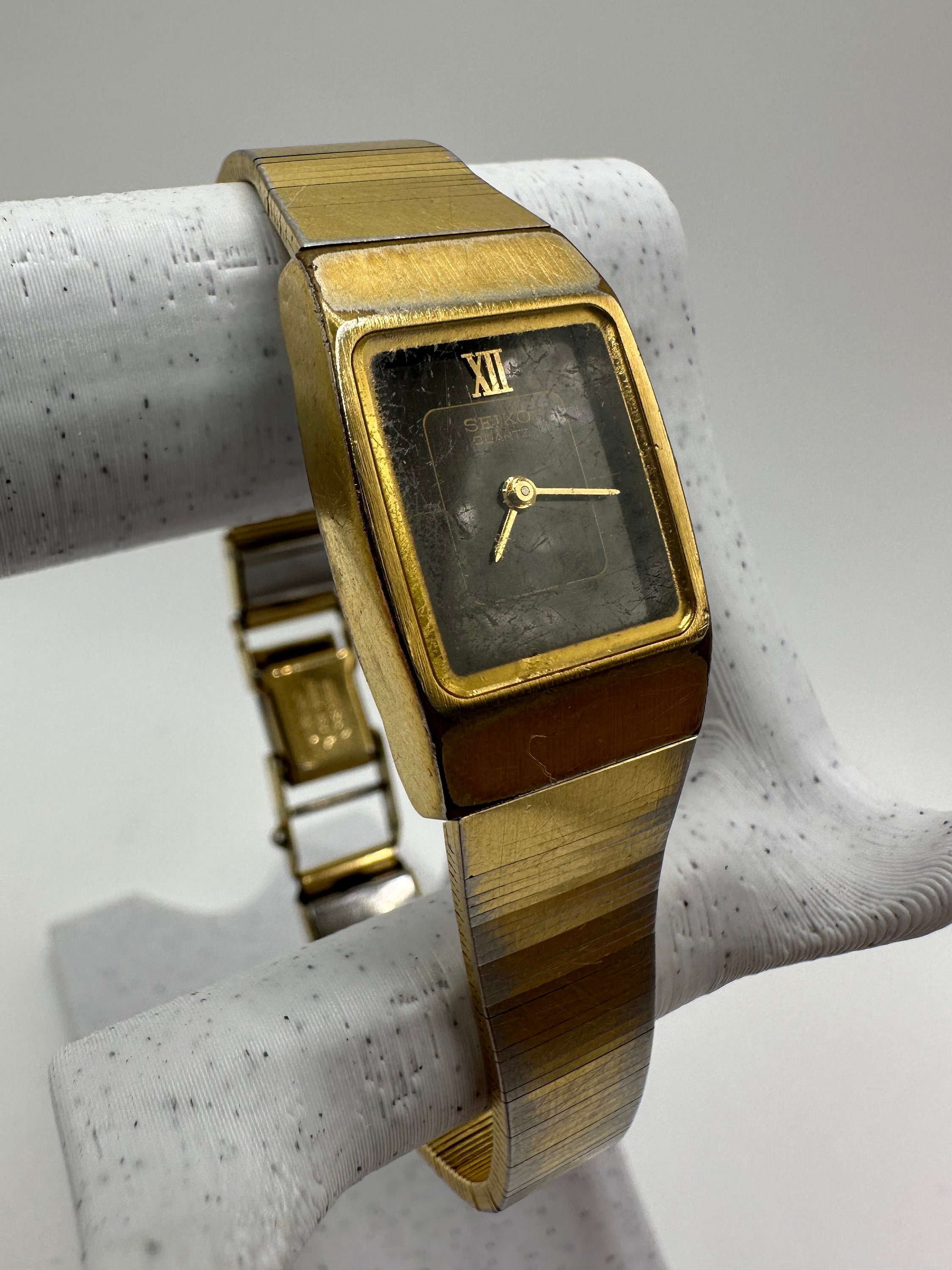 Vintage Seiko Quartz Gold Tone Watch 5420-5420 Japan Womens Runs New Battery Vintage RARE Seiko 5420 523A Gold Tone Ladies Tank Watch  main image 4