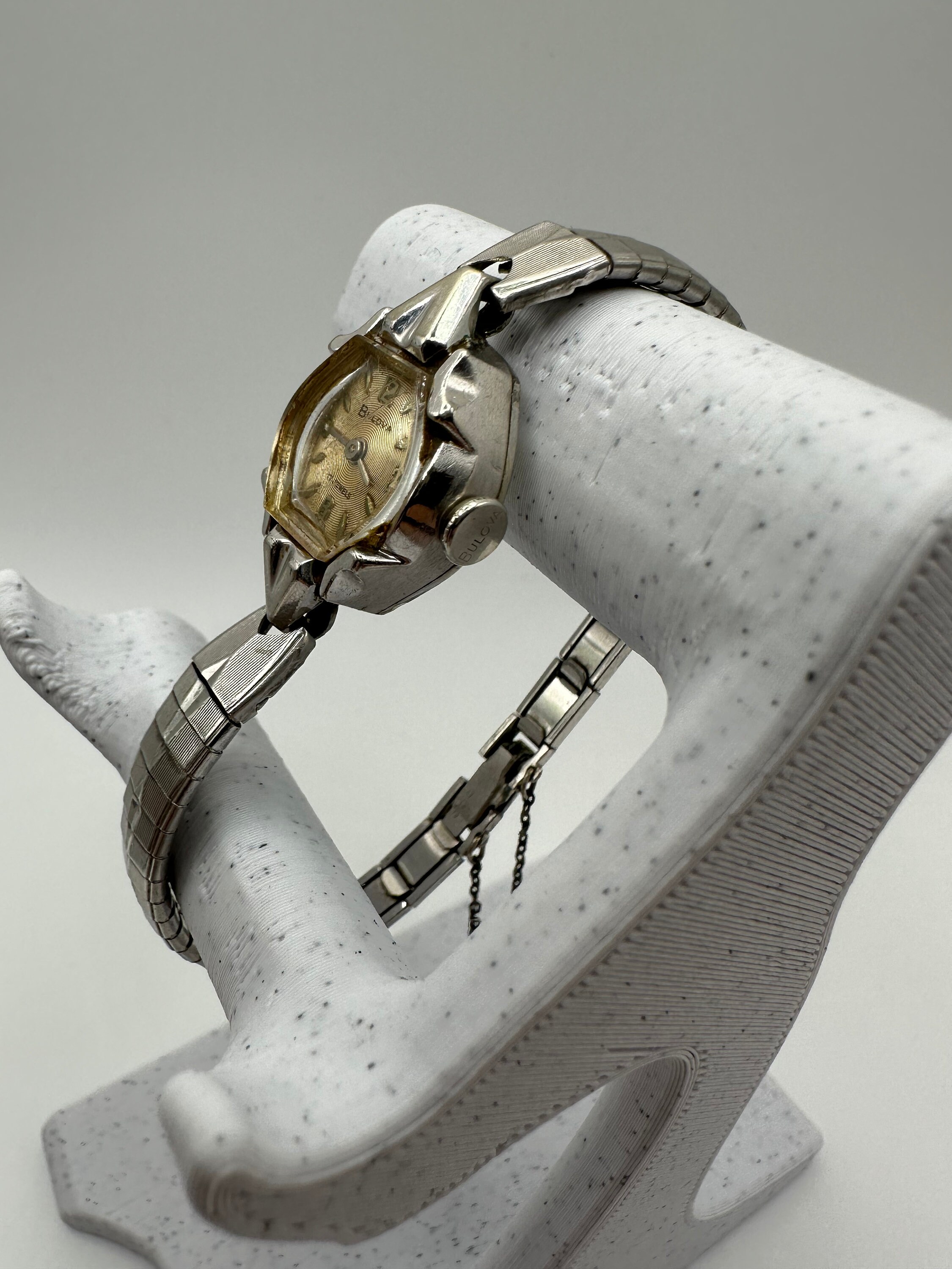 Vintage 1960 Boluva mo 14 Kt gold ladies Watch runs great Vintage 10K Gold Bulova Mechanical Ladies Cocktail Watch  main image 4