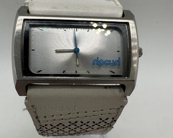 Ripcurl die Socialitee Vintage y2k Damen Surfer Uhr weißes Leder Manschette Silber Ton Rechteck Gesicht Geschenk ihre Frauen Mutter retro 2000s Tank