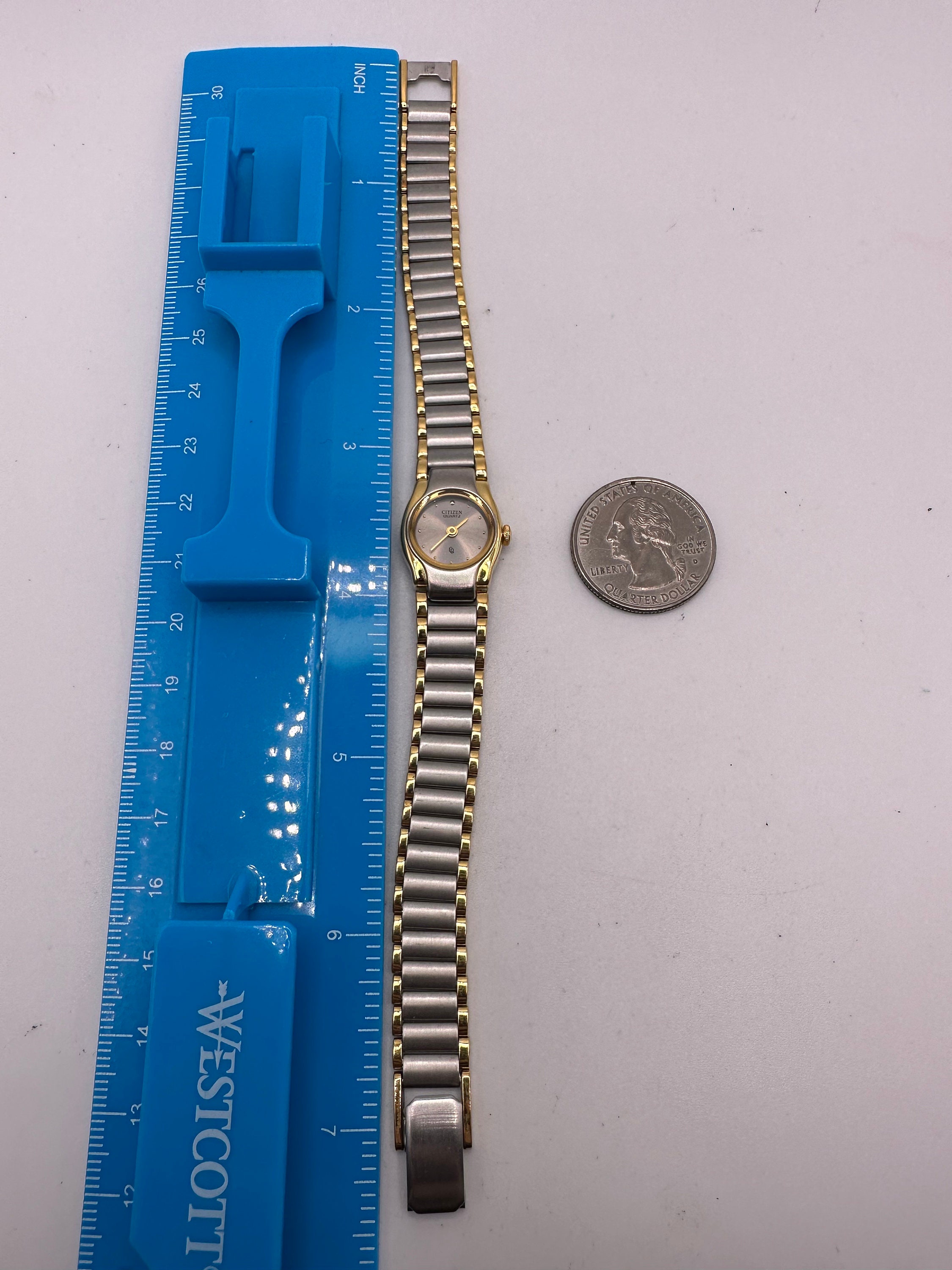 Vintage Citizen Small Face Thin Profile Women\'s Gold Dress Bracelet Watch 5920 Vintage Ladies Citizen Quartz Dress Wrist Watch Gold Toned  main image 3