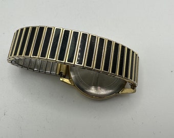 Vintage Timex Indiglo Gold Speidel Strap 37mm Quartz Watch  display picture 3