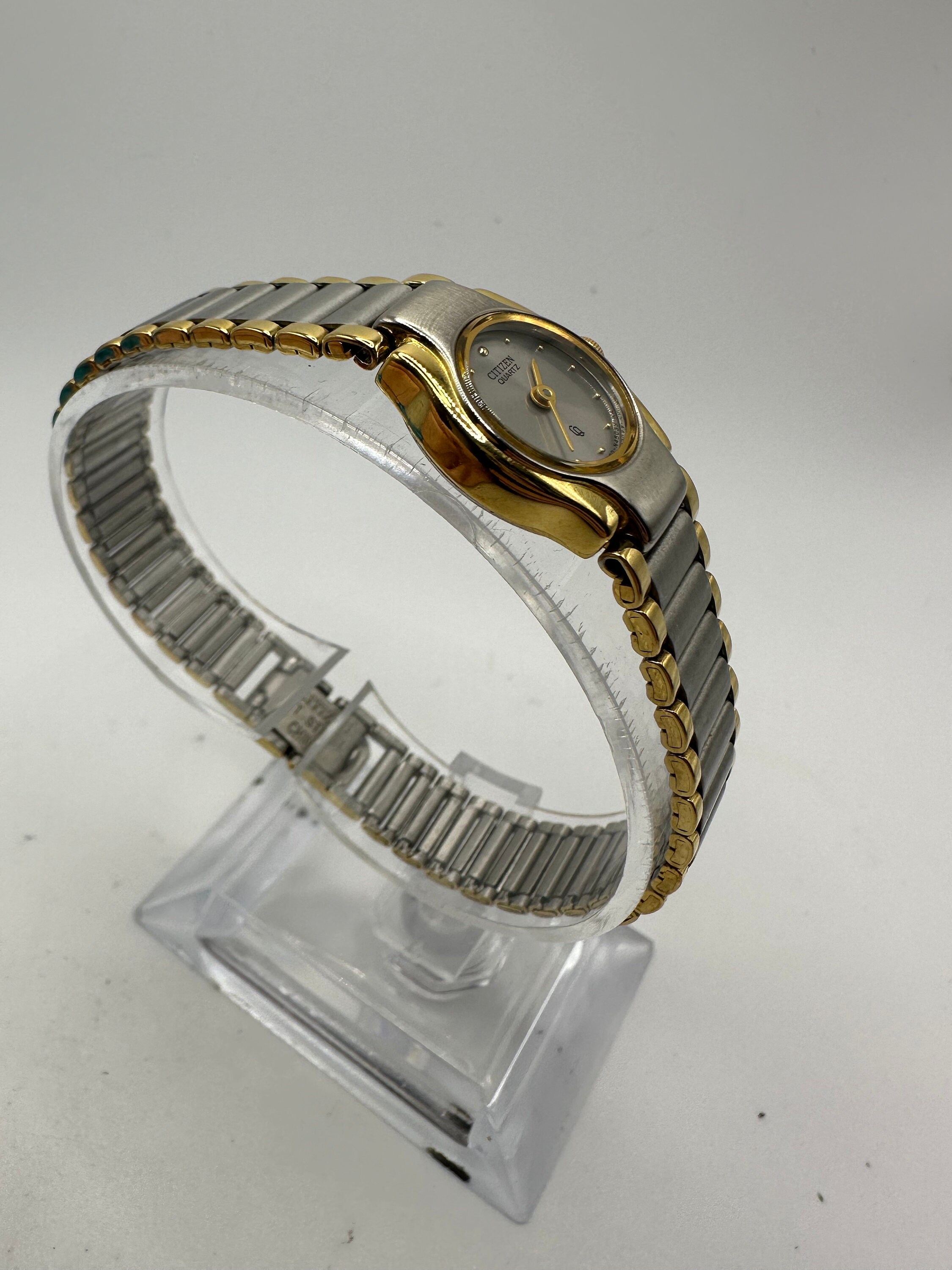 Vintage Citizen 5920 Ladies Gold and Silver Circle Small  display picture 1