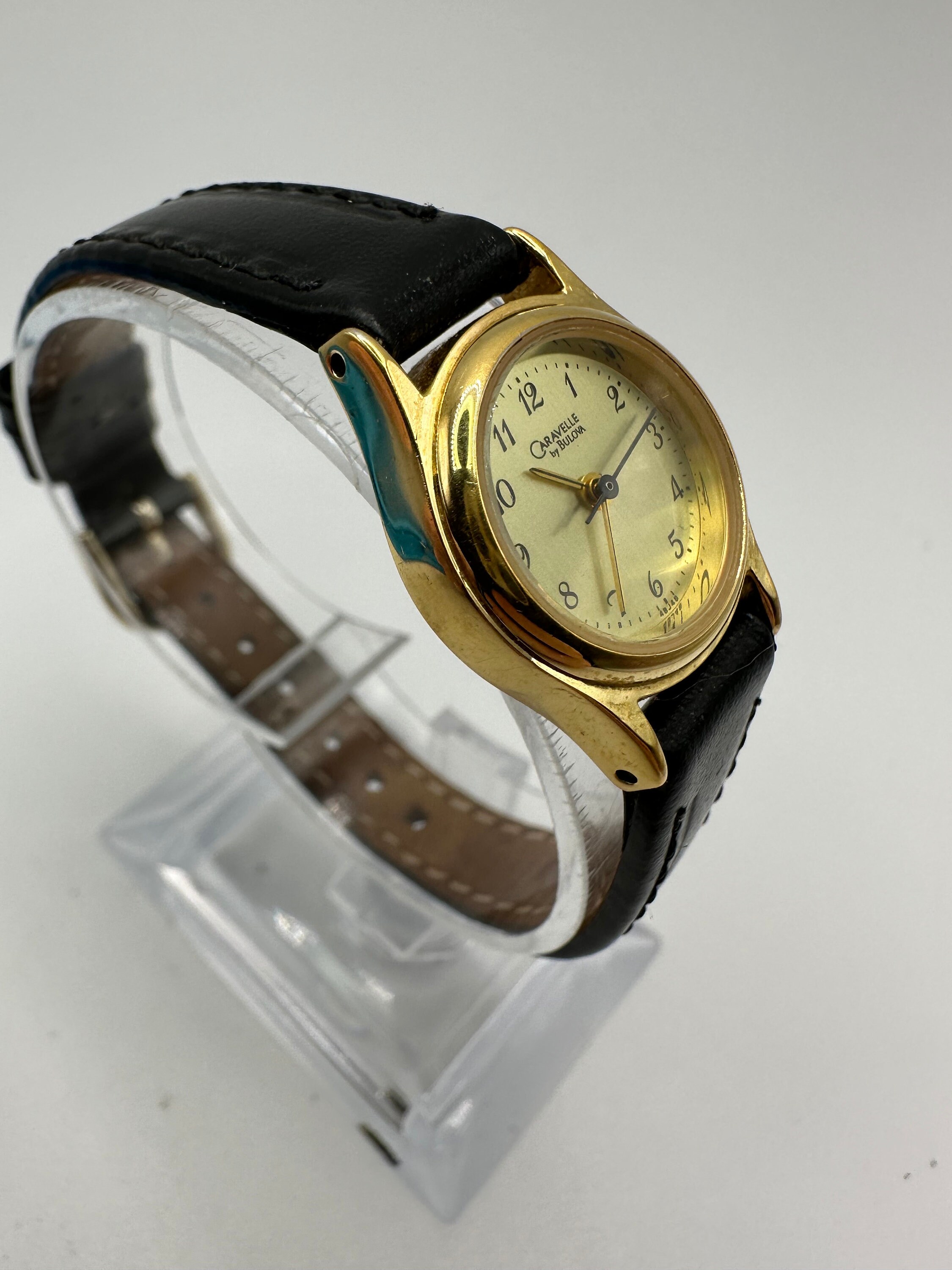 Vintage Caravelle Women Watch 48L63 Tank Gold Pigskin Snap On Strap 1985 Ladies Caravelle Ladies Vintage Watch Gold - Etsy main image 4