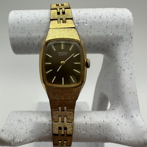 Reloj de cuarzo Seiko vintage para mujer, en tono dorado, ideal como regalo para una mamá pequeña y delicada.
