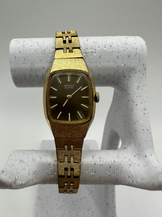 Vintage ladies Seiko dress gold tone quartz watch 