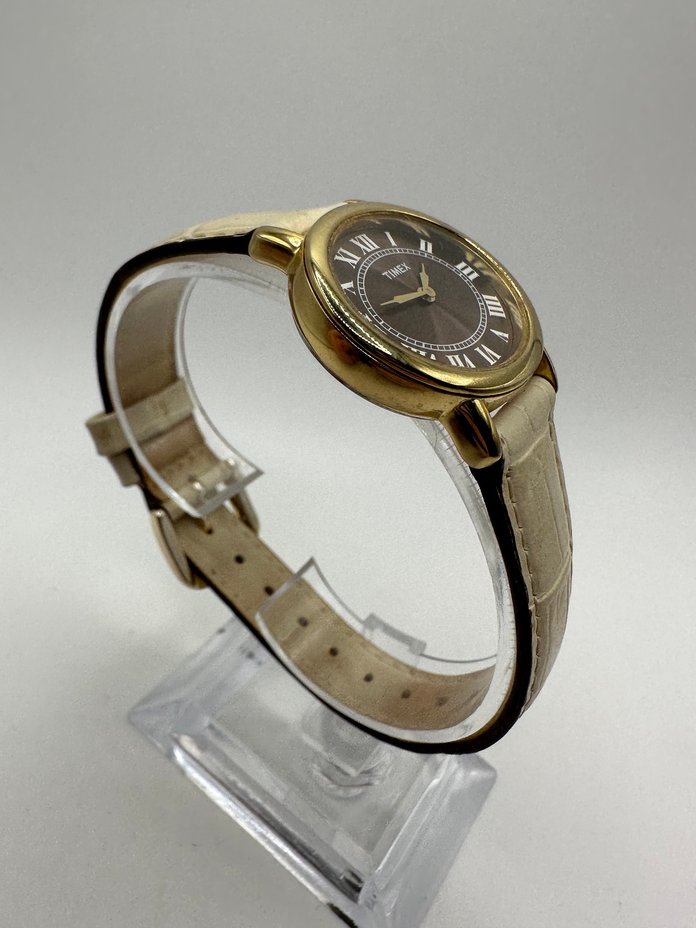 Vintage Timex N Cell Oval Watch Gold Womens Minimalist Classic Analog Timepiece Vintage Ladies Timex Watch - Elegant Gold-tone Oval Face  main image 3