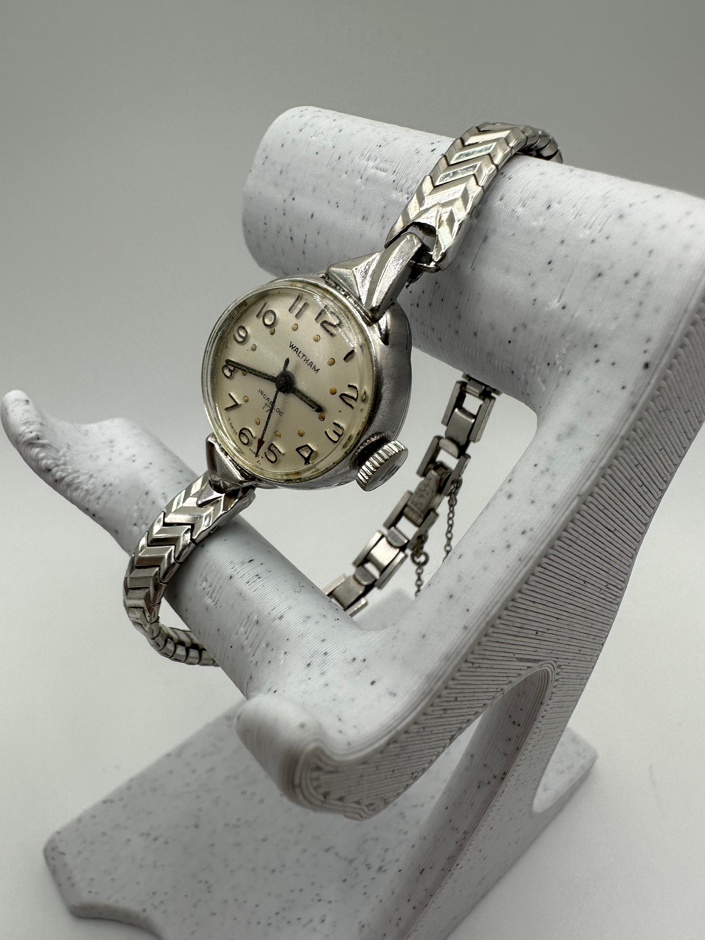 Vintage Waltham Ladies 17 Jewels Ladies Mechanical Wind 