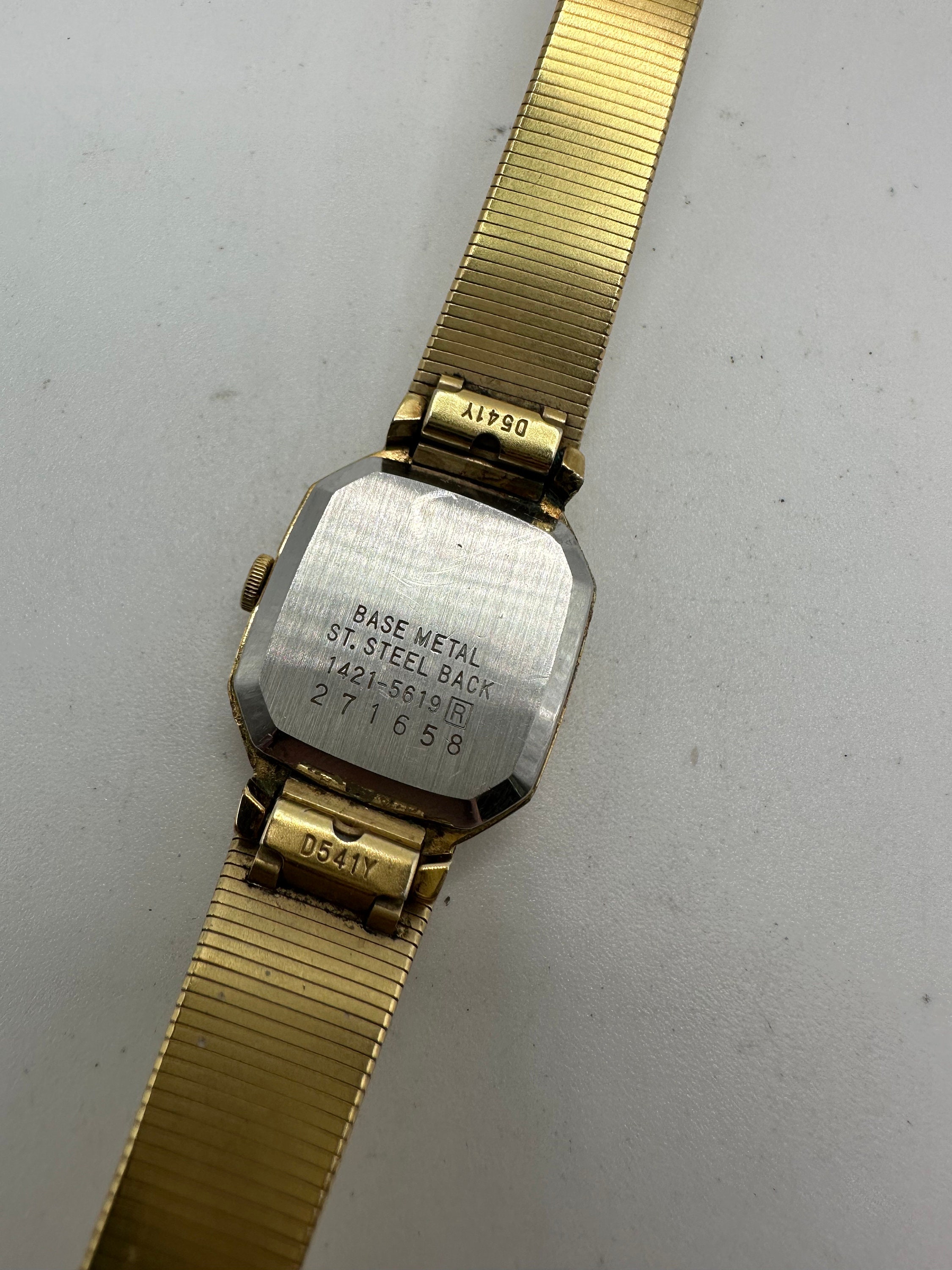 Vintage Seiko 1421 RARE Ladies Tank Watch Gold Tone Square Vintage Seiko 1421 RARE Ladies Tank Watch Gold Tone Square