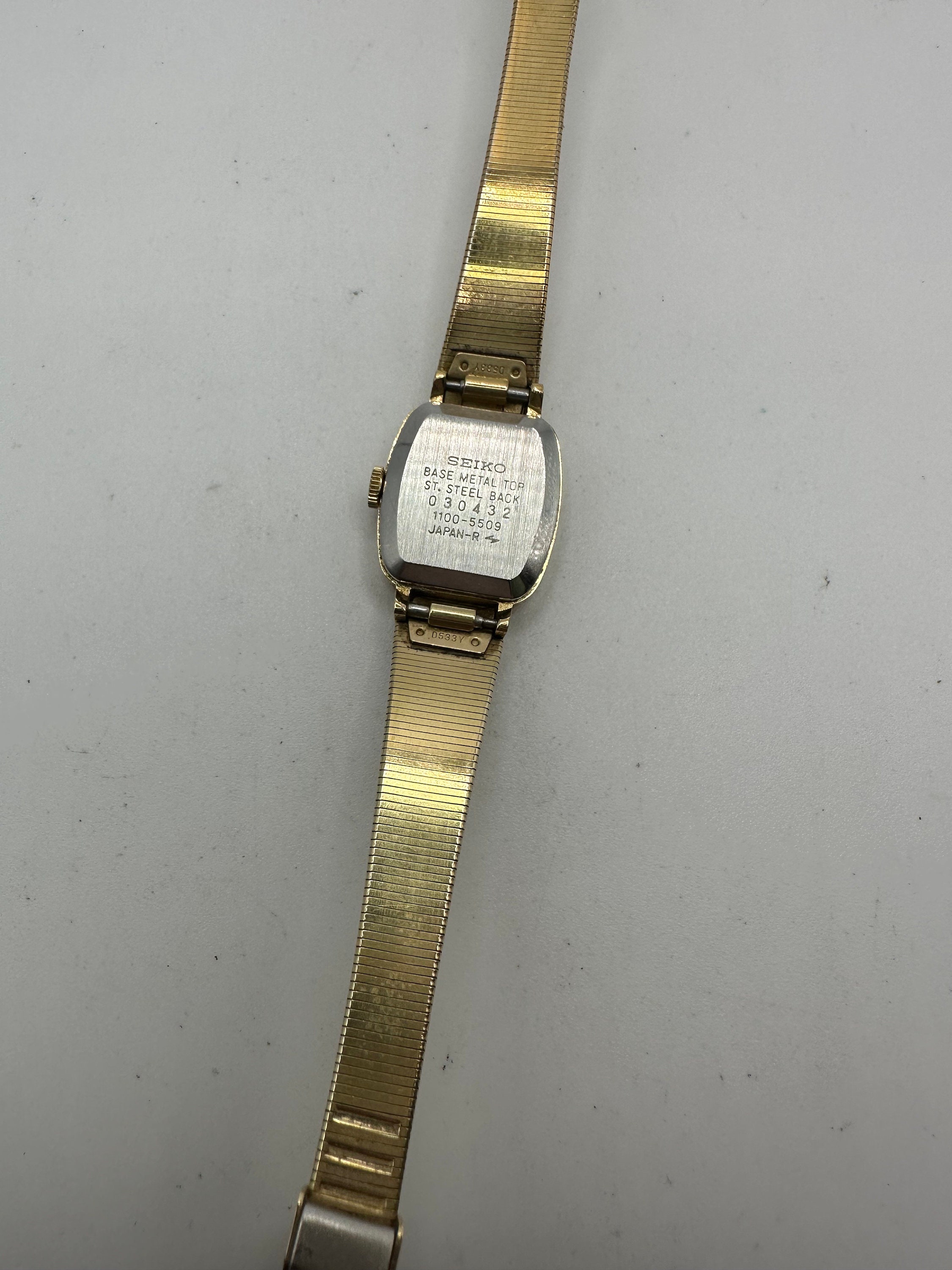 Vintage Seiko 1100 Ladies Mechanical Hand Wind Gold Tone  display picture 2