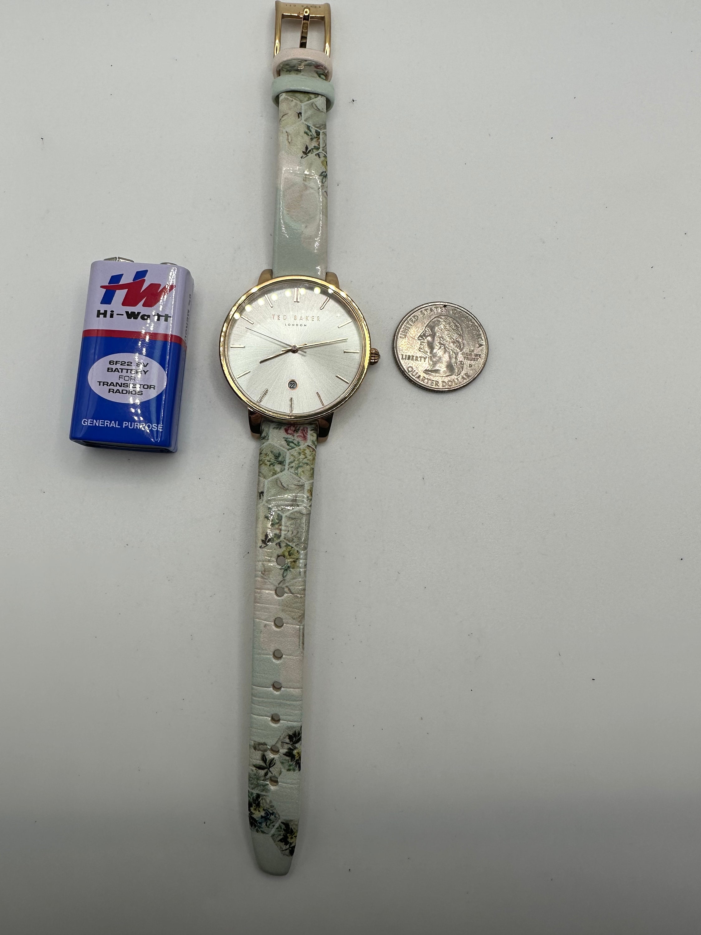Ted Baker Womens Watch 41mm MOP Dial Gold Tone Day Date Bracelet New Battery 8\