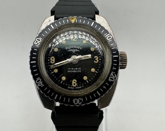 Diese handgefertigte Vintage Uhr wurde von mir in Handarbeit hergestellt