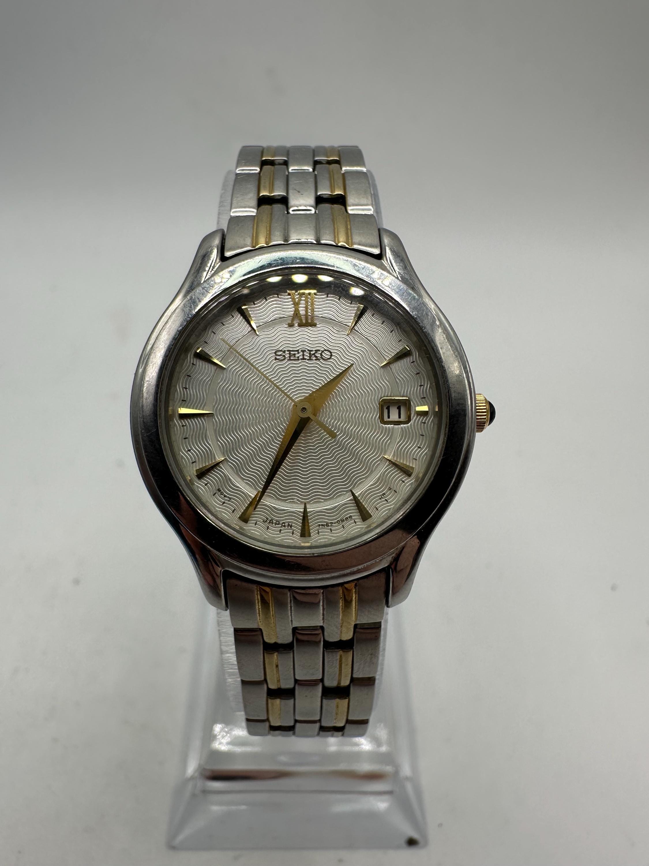 Vintage Seiko 7n82 0fe0 Ladies Sapphire Crystal Watch Gold Silver