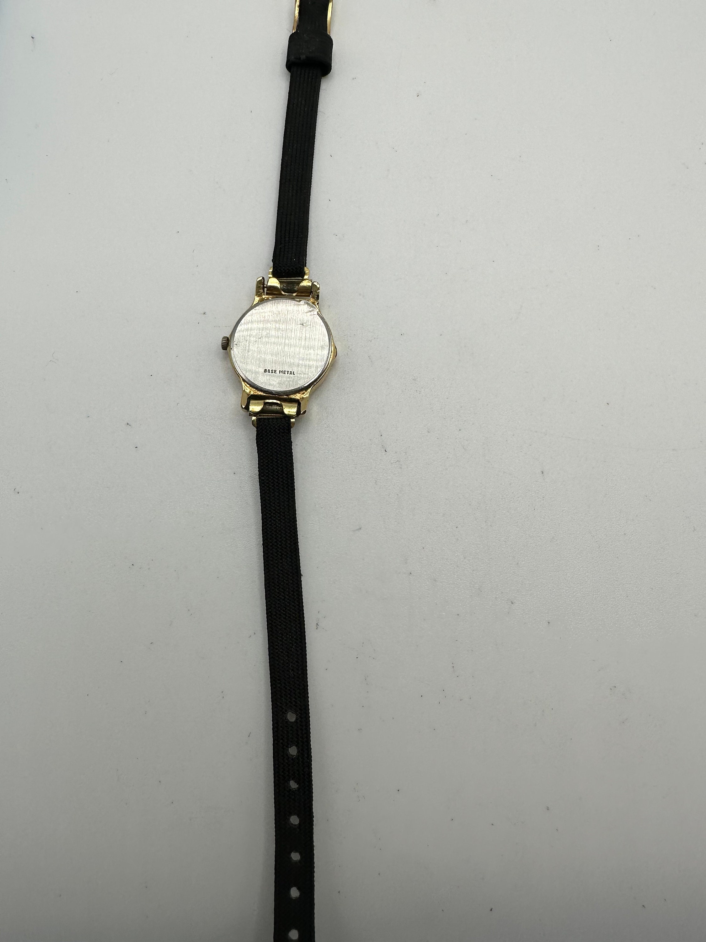 Vintage Wittnauer Ladies Battery Quartz Gold Tone Watch 