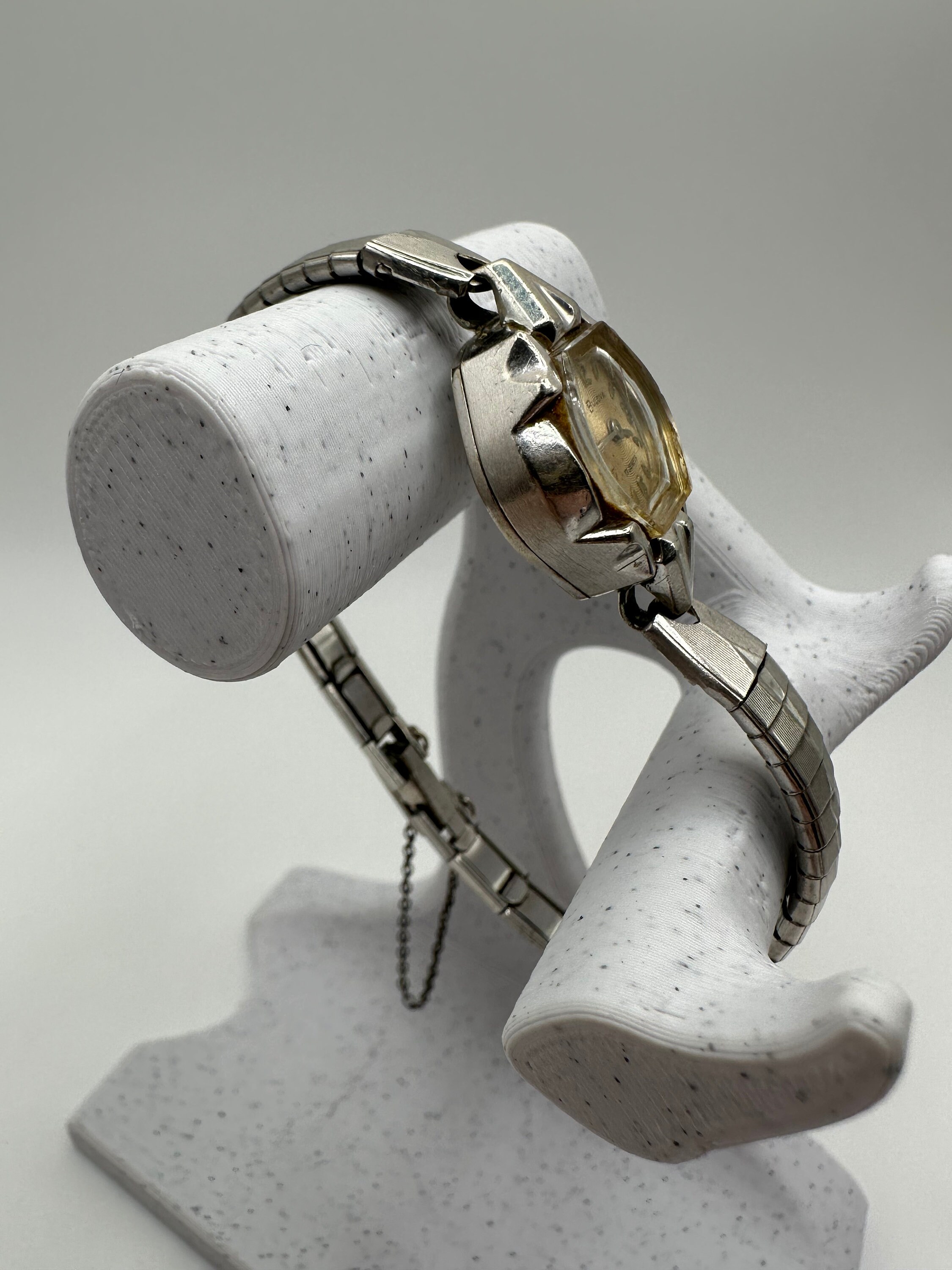 Vintage Bulova New York M0 1960 Ladies Mechanical Wind White Gold 