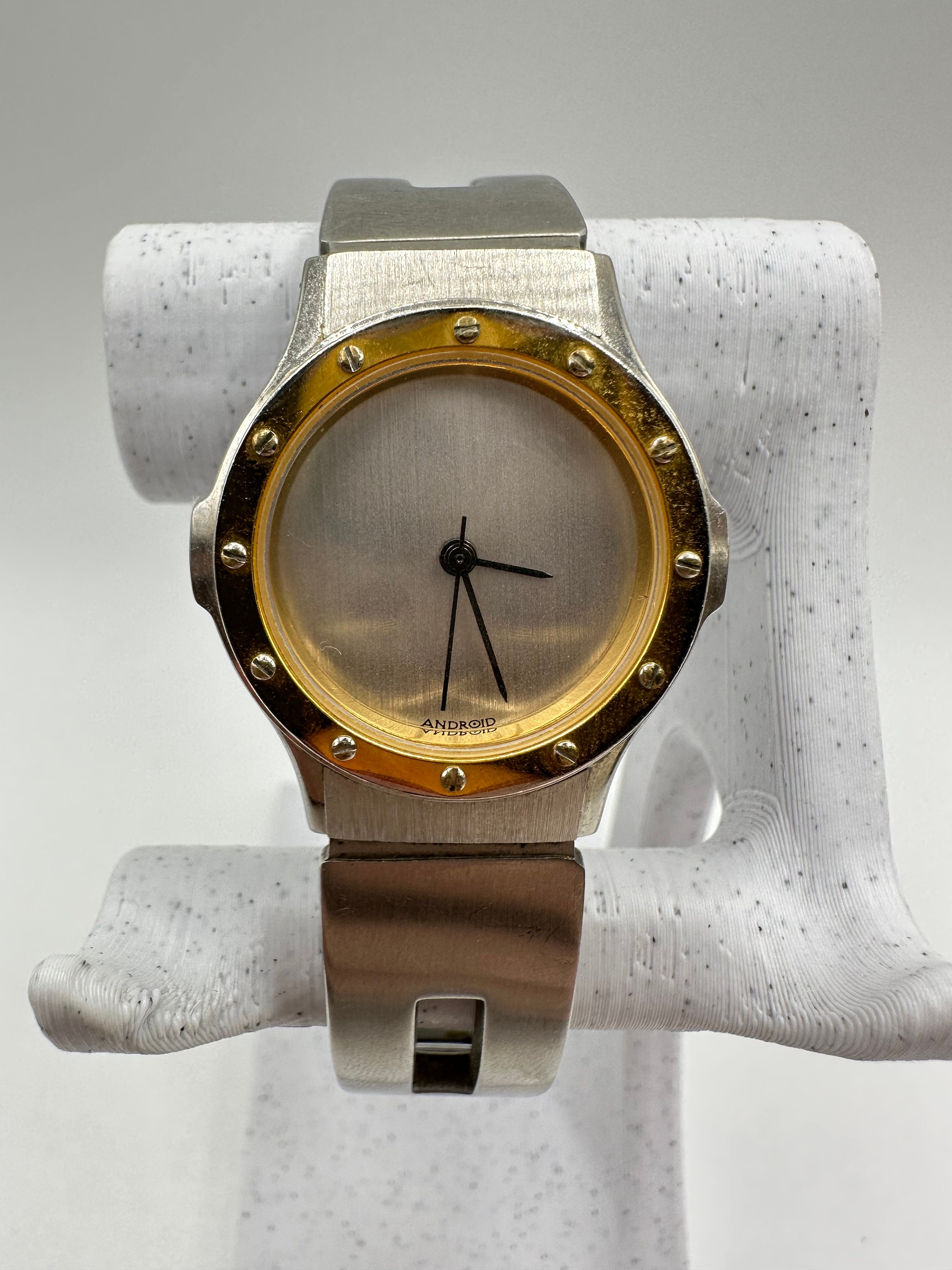 Movado android top