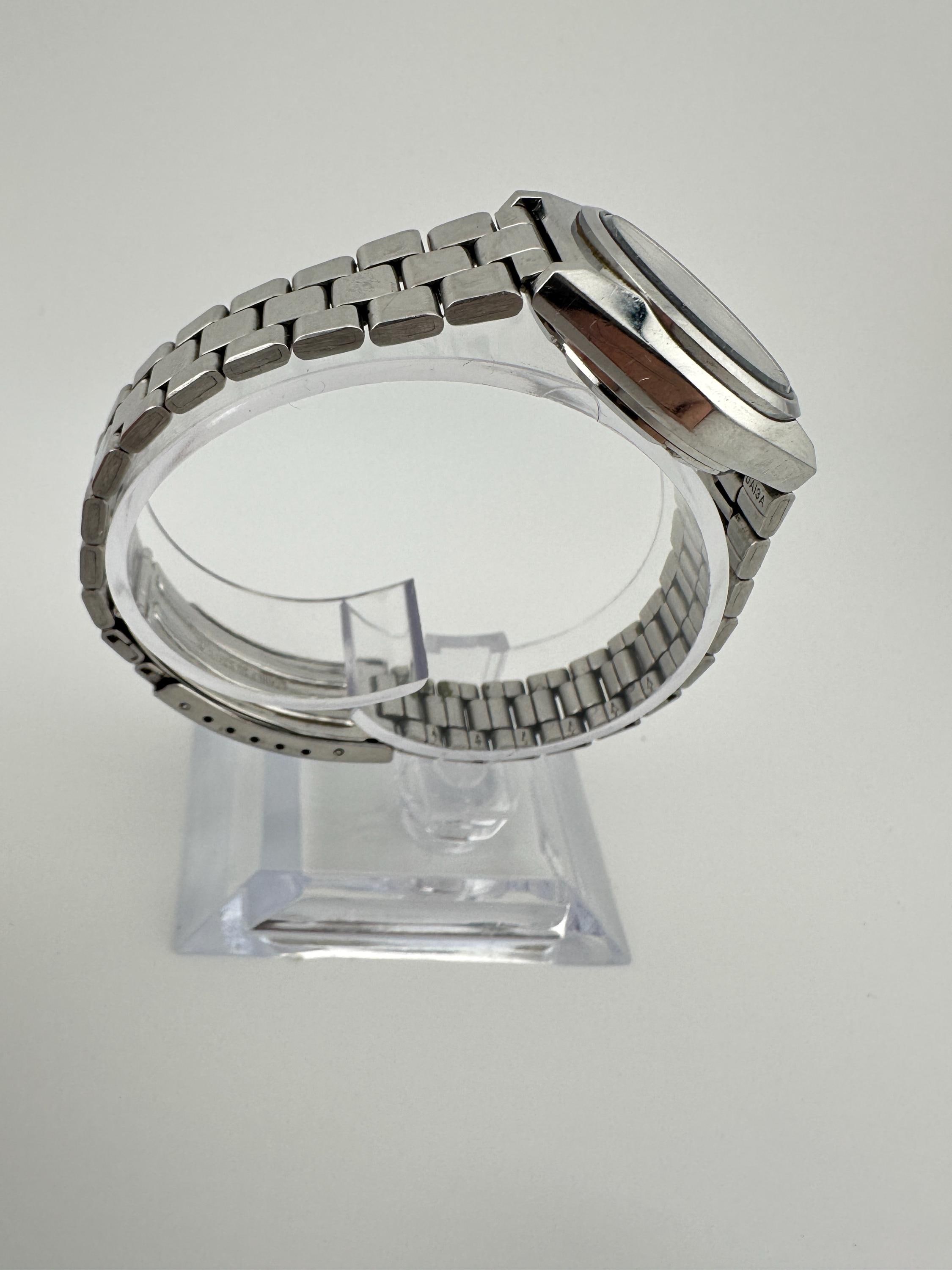 Seiko Silver Wave Vintage Day Date Silver Tone Ladies Watch Dark