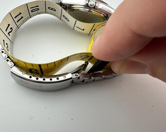 Seiko Silver Wave Vintage Day Date Silver Tone Ladies Watch Dark