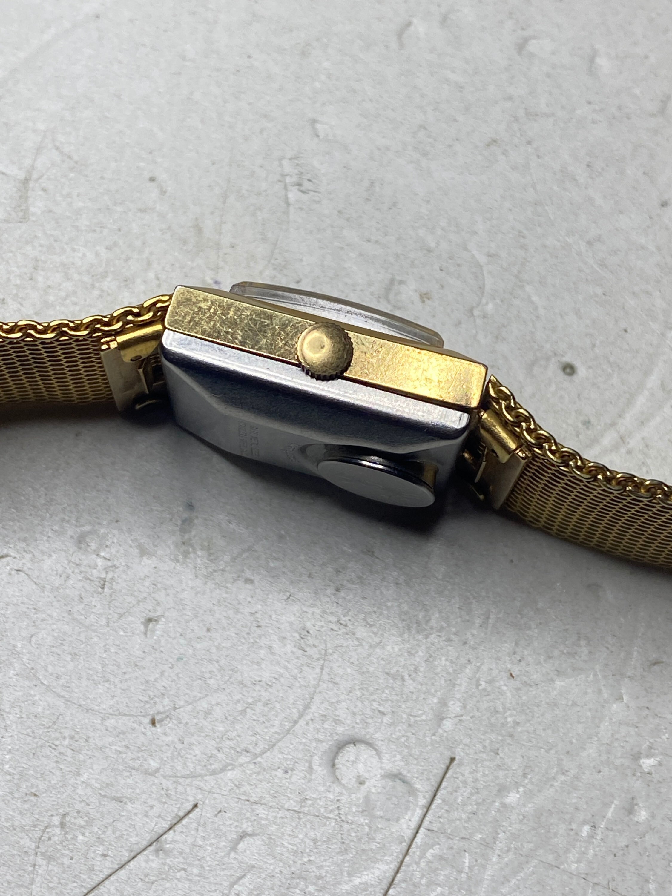 Vintage Timex Ladies Wristwatch Gold Tone Mesh Metal Strap Hand Winding Watch Vintage Mesh Timex Electric Gold Tone Mesh Adjustable  main image 2