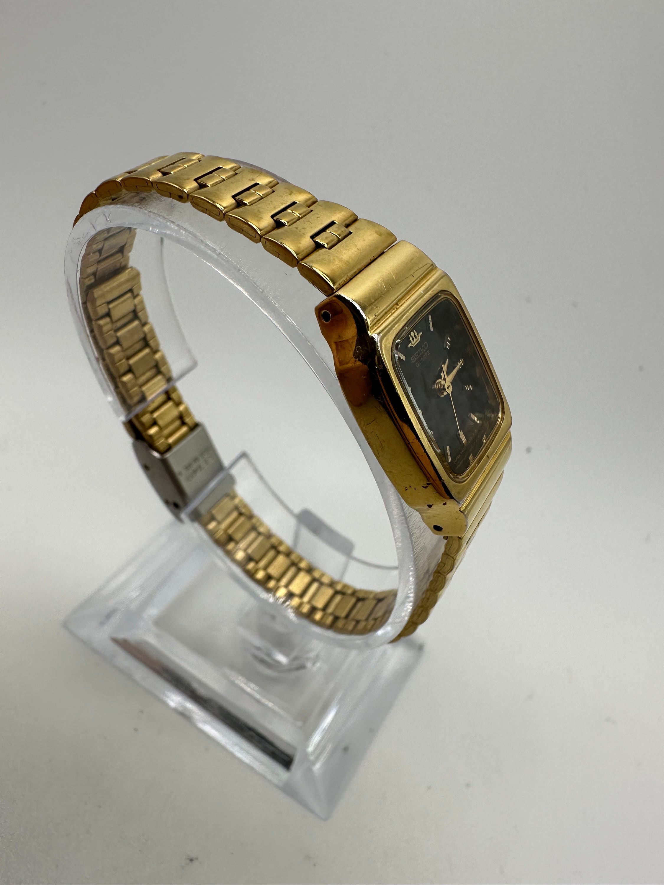 Vintage Ladies Seiko V401 Gold Tone Tank Watch Black Face