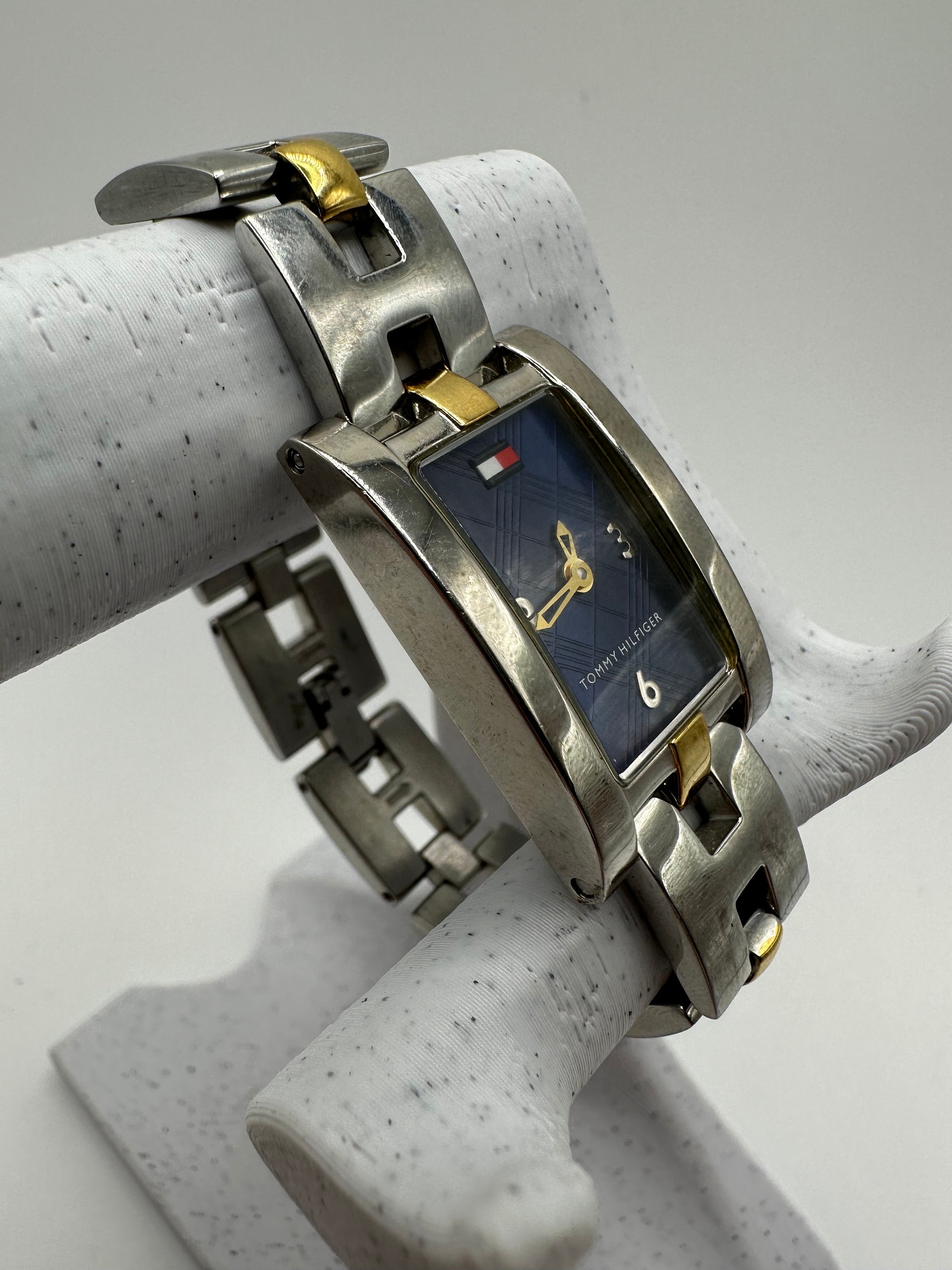 Vintage Tommy Hilfiger Women\'s Stainless Steel Bracelet Watch Vintage Tommy Hilfiger Ladies Tank Square Watch Silver Gold  main image 3