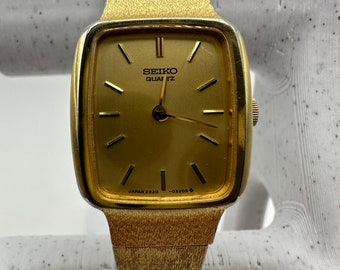 Montre vintage Seiko tank square pour femmes, montre habillée à quartz doré, japon, chaîne de sécurité, cadeau pour ses femmes, petite vente délicate